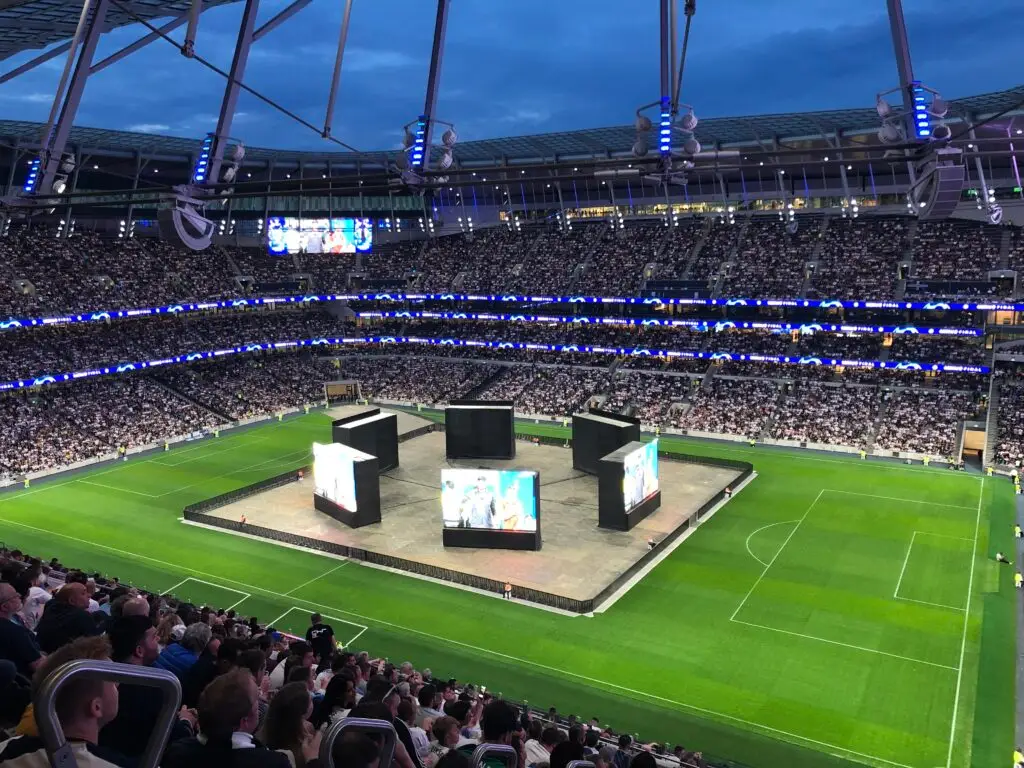 Terraplas im Stadion im Einsatz